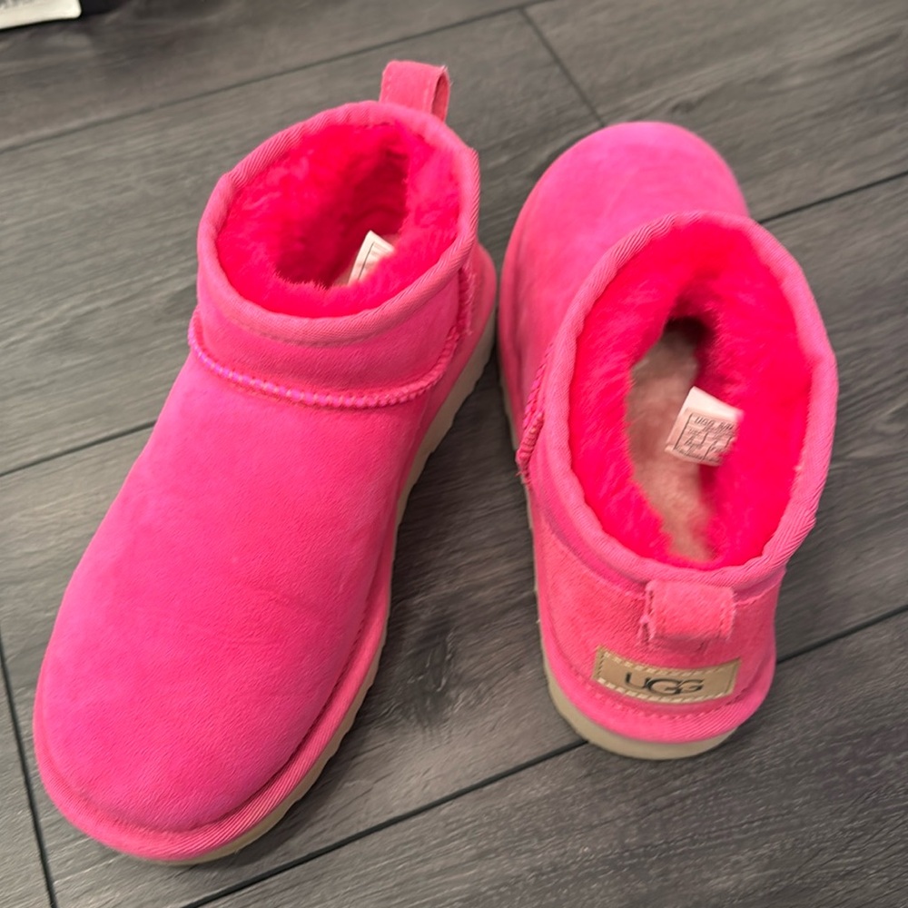 Ultra mini Ugg in Fuschia